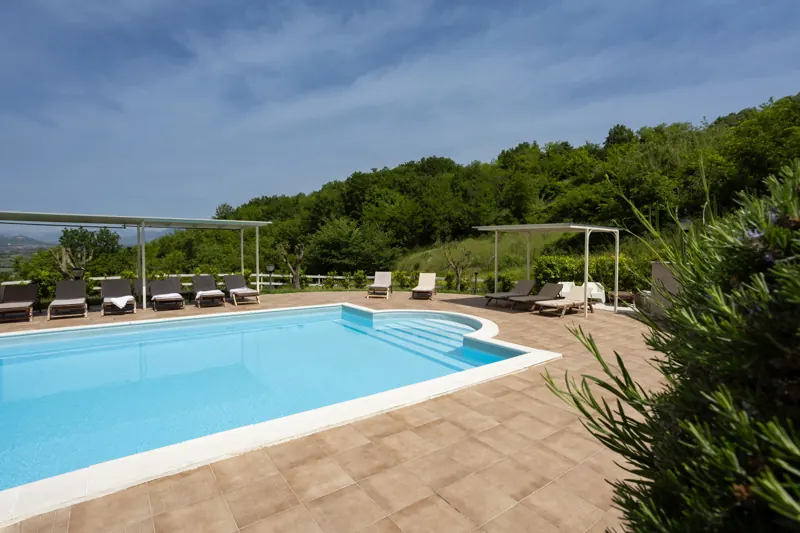 Solarium a bordo piscina