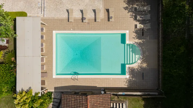 La piscina vista dall'alto